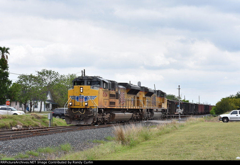 UP 8764 about to go north on the UP Brownsville Sub